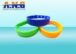 Rewritable ISO14443A NFC Rfid Wristbands Silicone Customized Logo
