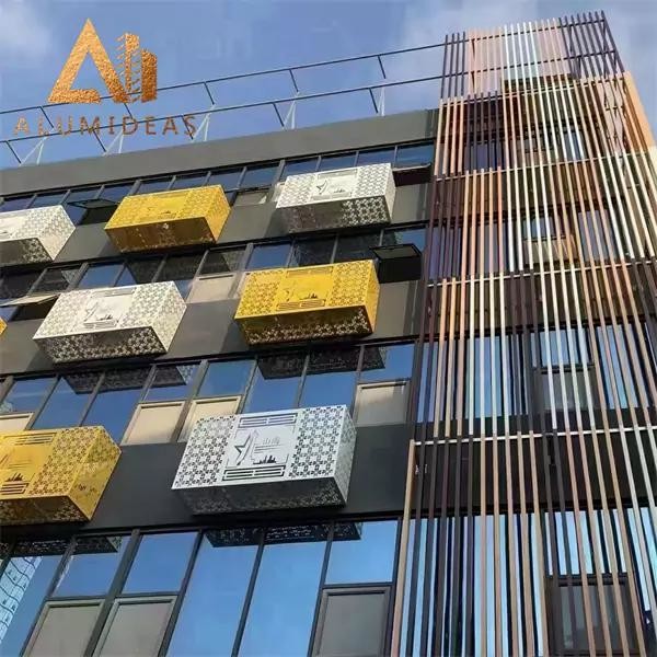 Aluminum linear facade