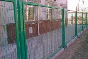 China Pre-burying welded wire mesh fence,Welded wire mesh Garden fence,PVC Coated garden fence factory
