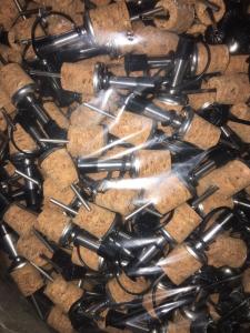 China 2017 Wholesale Stainless Steel Liquid Pourer for Olive Oil Wine with Plastic Cap, Good Quality and Competitive Price factory