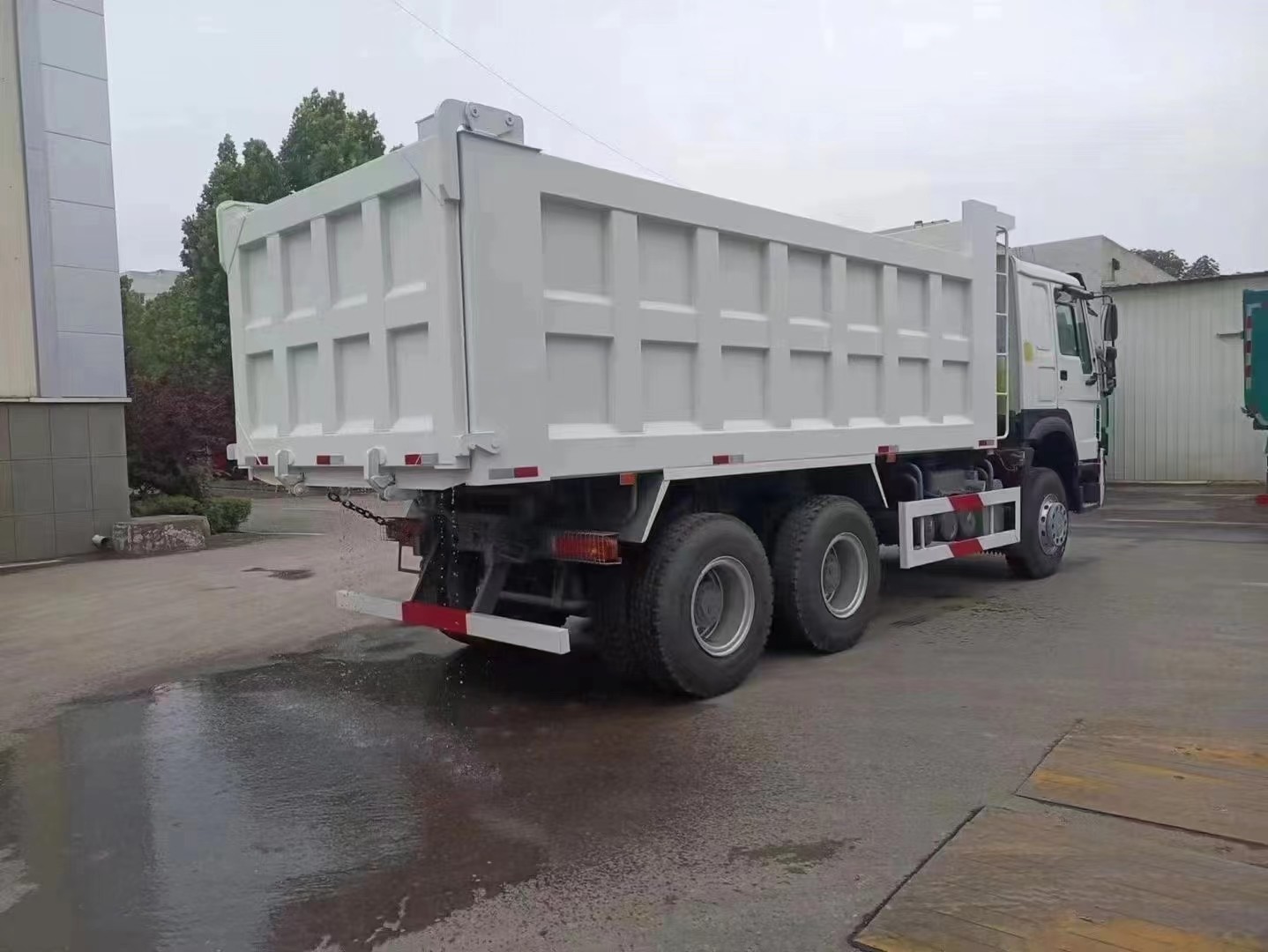 Sinotruk Howo 6x4 Truck Euro 2 Dump Truck Single Sleeper 20-40 Ton Payload Leaf Spring