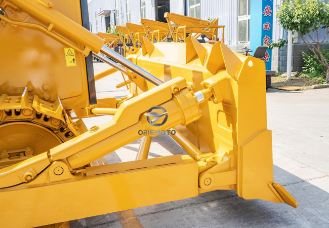 HW22D Crawler Bulldozer With 220hp CUMMINS Engine For Sale