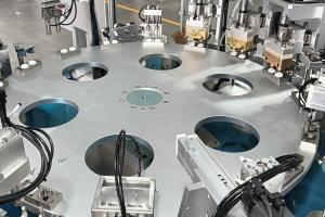 China Automatic Desiccant cap with Daily Necessities Assembly Machine for Pharmaceutical and Health Care factory