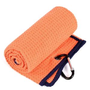 China Popular Microfiber Fabric Waffle Golf Towel With Heavy Duty Carabiner factory