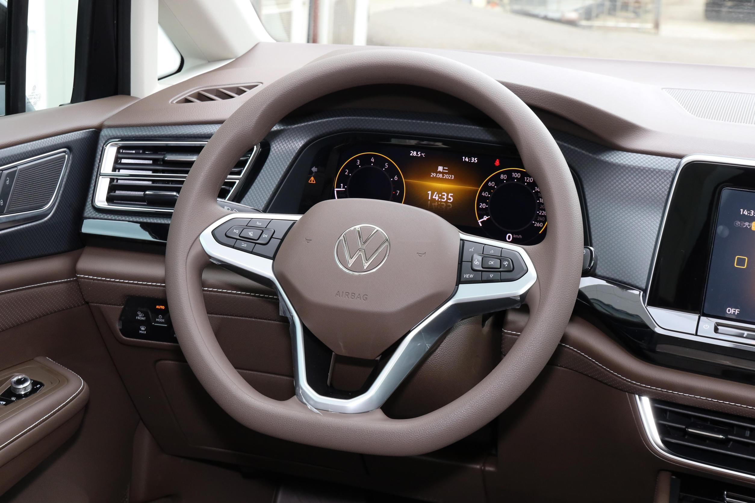2024 Gasoline Car 2.0T 380T Engine 7 Seats MPV Leather R18 Tire Size Left Adults Electric Driver's Seat Adjustment