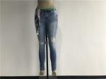 Light Wash Knee Rip Ladies Denim Jeans / Skinny Stretch Denim Jeans With Scarf
