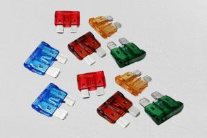 China 32VDC Low Voltage Fuses , 40 Amp Mini Blade Fuse ISO8820 Standard on sale