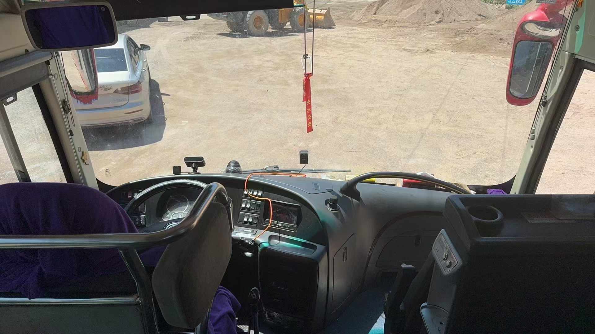 39 Seats Coach Buses Tourist Luxury Bus with Equipped Air Suspension