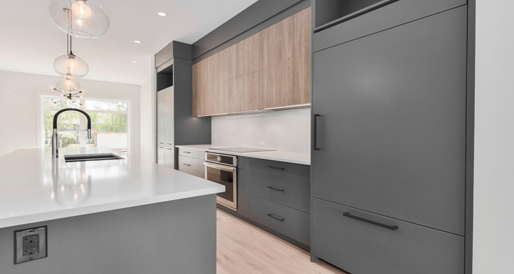 Waterproof Luxury Kitchen Cabinet Made of MDF with Custom Design and Lacquer Finish