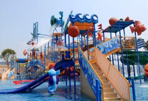 China Fiberglass Aqua Playground Equipment, Big Water House For Family Fun Customs factory