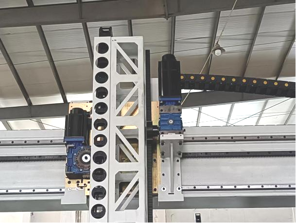 3.7kW Woodworking Gantry Loading And Unloading Machine For Solid Wood MDF