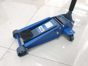 China High Position 6000lbs 470mm Heavy Duty Car Jack Double Pump factory