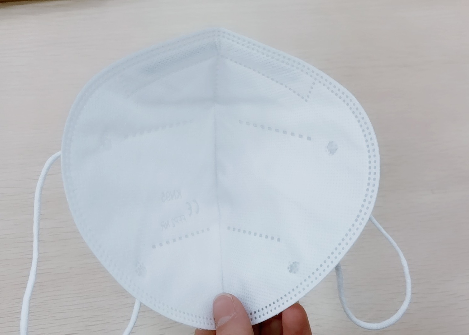 Disposable KN95 Dust Pollution Mask High Density Filtration For Daily Use