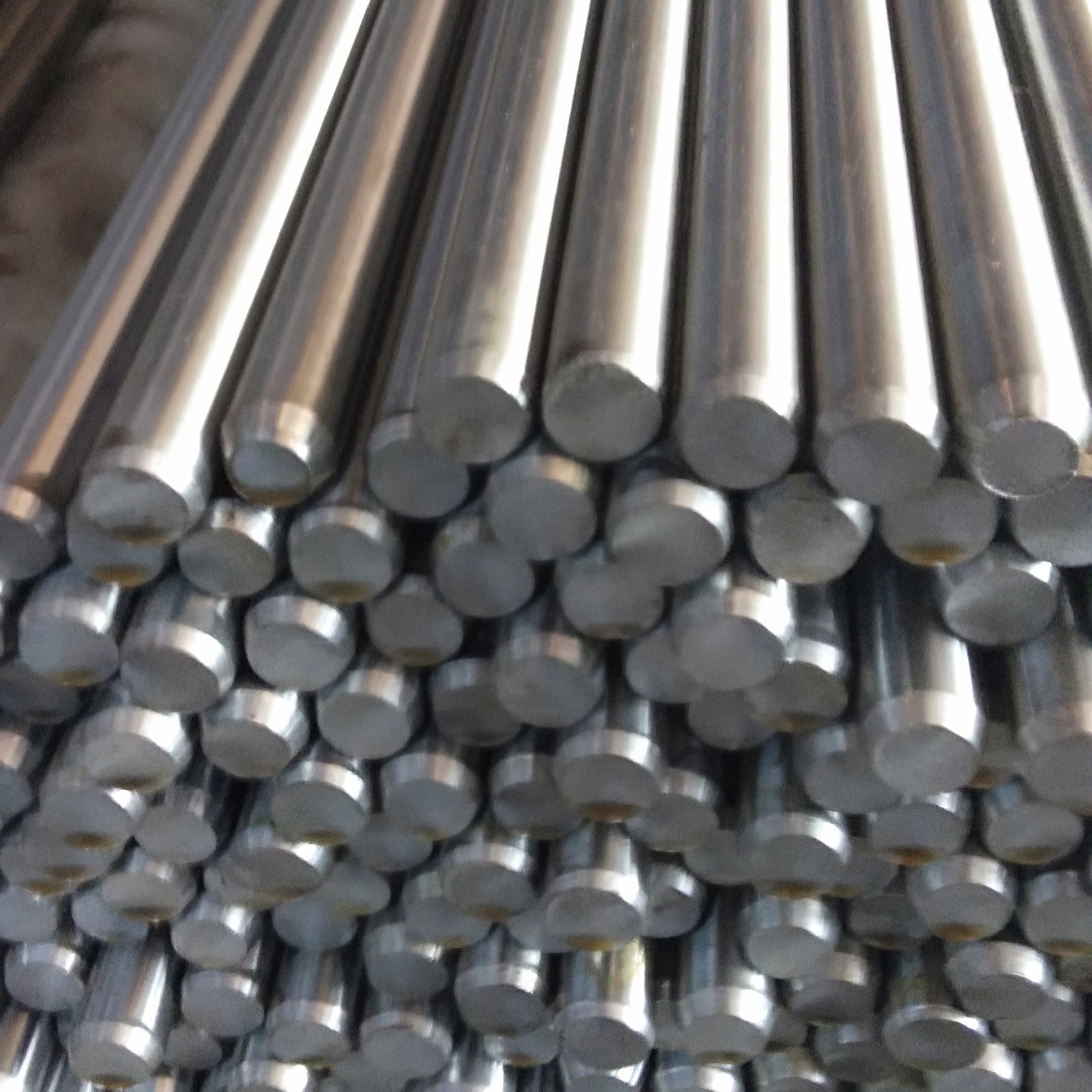 Medium Carbon Steel Round Bars Grade SAE1045 S45C In 16mm Quenched And Tempered