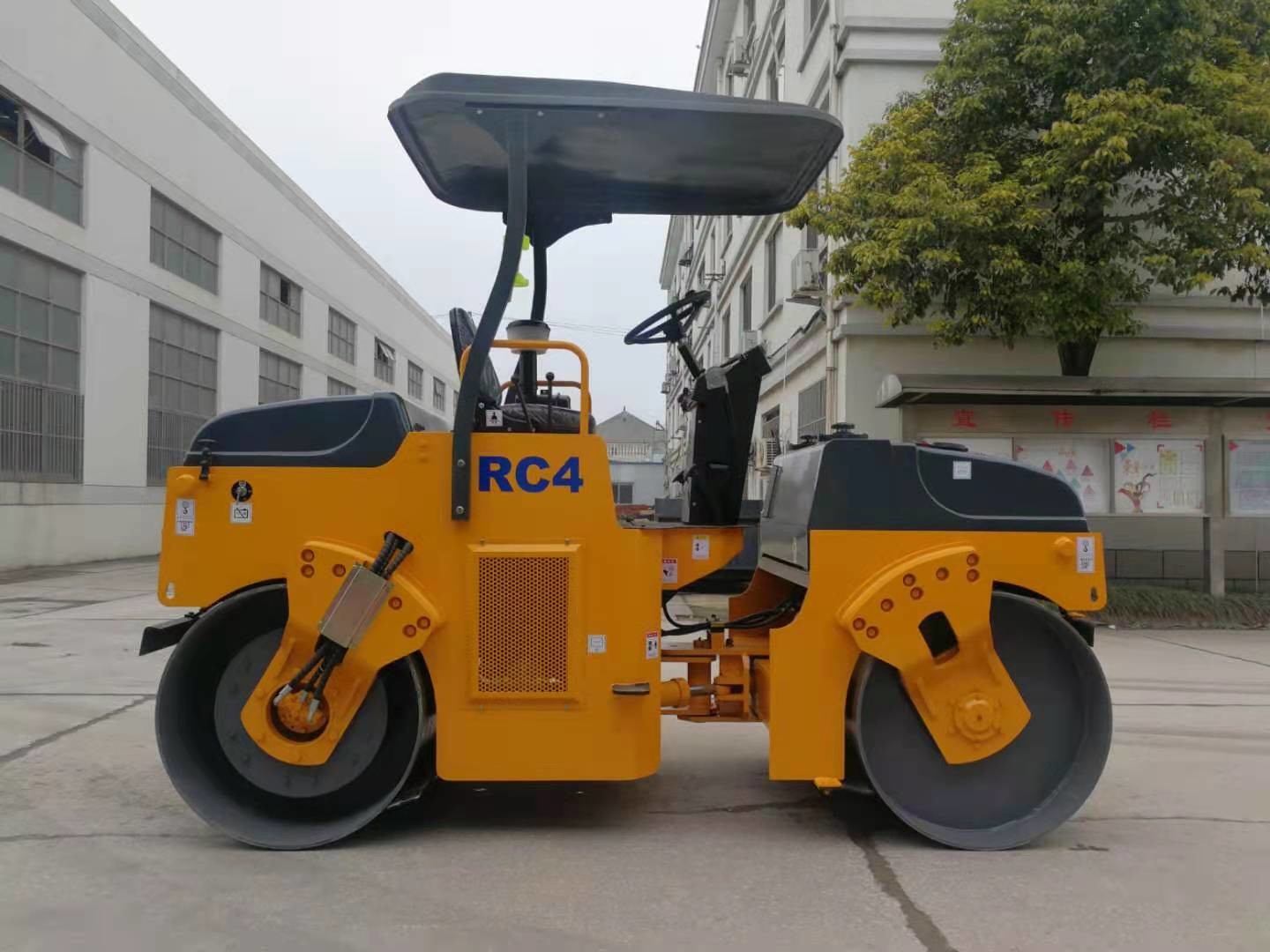 4000kg Vibratory Road Roller Variable Speed Roller Road Machine