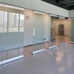 Finished Surface Thermal Break Aluminium Frameless Glass Door for Durable