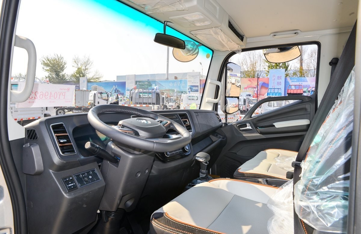 Foton Light Lorry Used Commercial Trucks 4*2 Drive Mode 158hp AMT Diesel