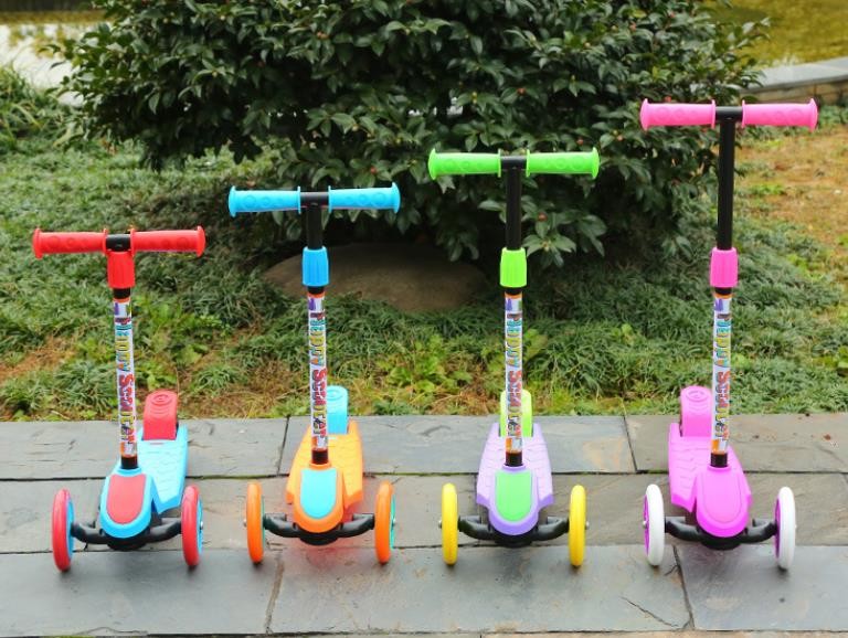 Cartoon Kids 3 Wheel Adjustable Scooter Different Color Options
