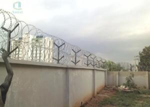 China Concertina Razor Barb Wire Tape Fence for Nigeria 10m Galvanized Military Fence factory