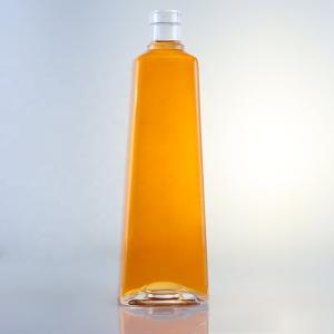 China Customized Logo Clear Glass 750ml Whisky Bottle with Cork and Square Shape factory