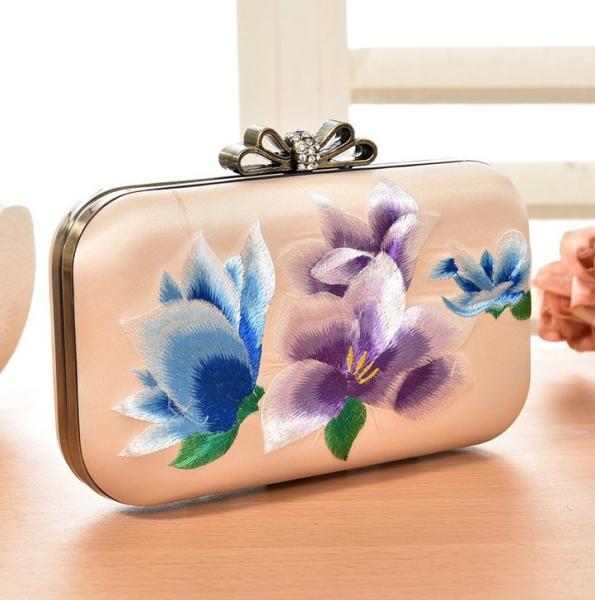 Korean version of the 2016 new women's vintage evening bags hand embroidery silk