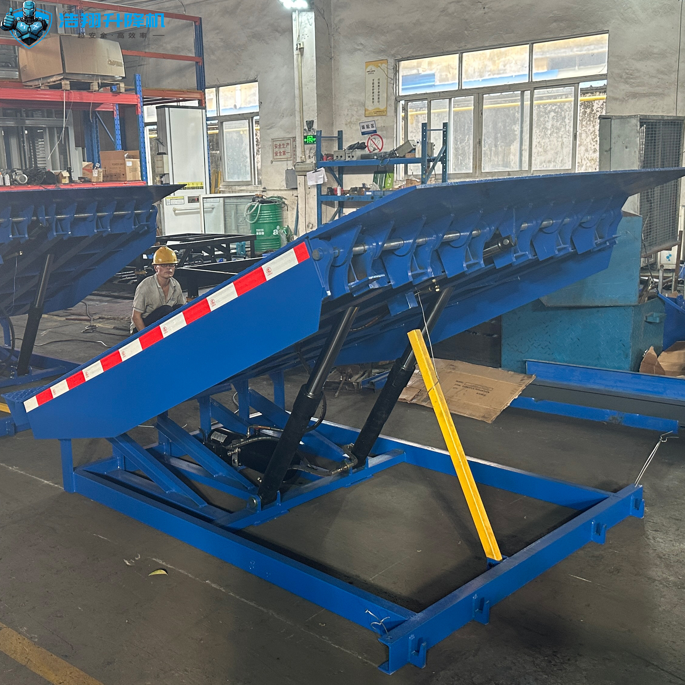 China Mechanical Container Loading Dock Leveler Platform Lifter 15mm Plate factory