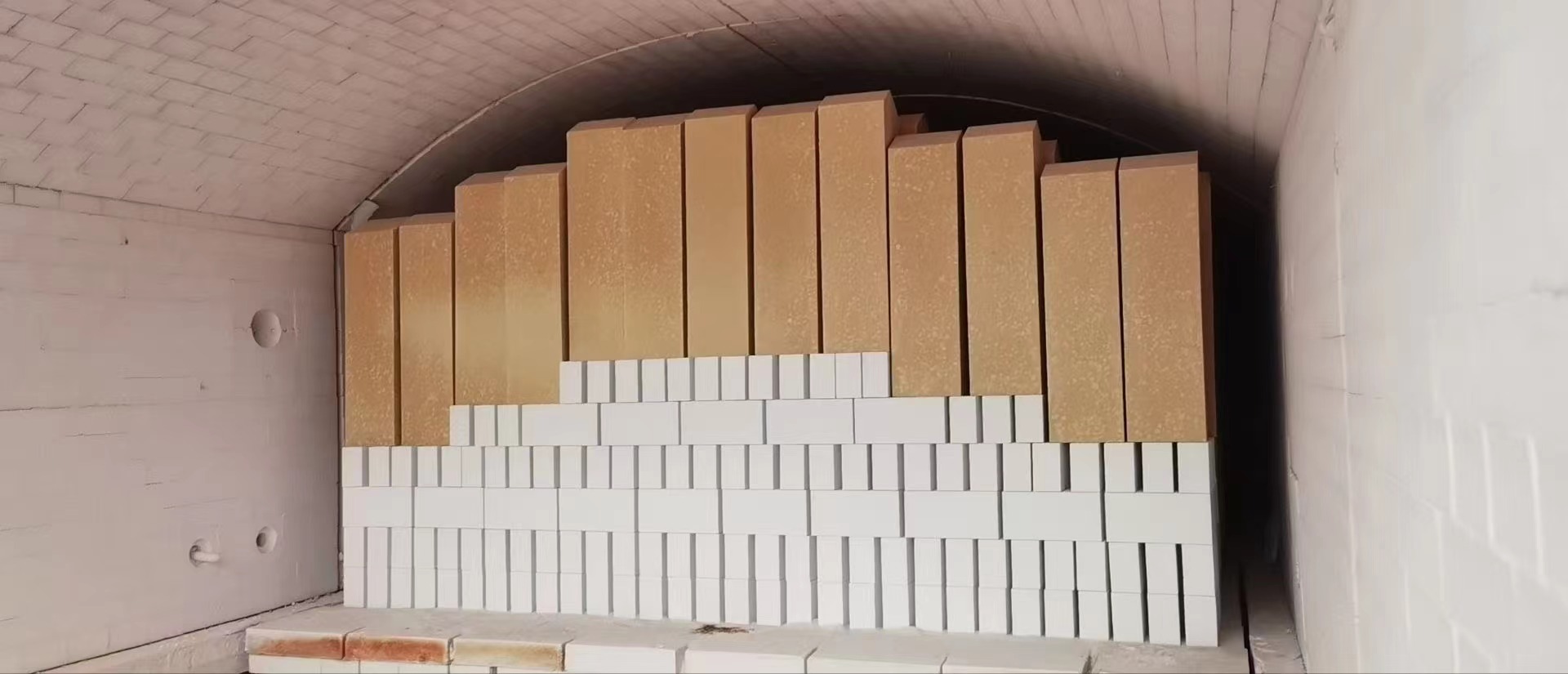 Firebrick Zircon Mullite Refractory Brick for Glass Furnace in White-yellow Color