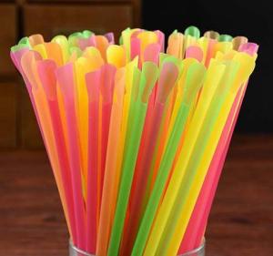 China disposable plastic Spoon Straws for slush syrup for Milkshake Straw plastic straws factory