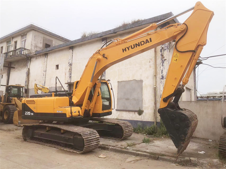 22 Ton Hyundai 220-9S Excavator from Korea with 112 KW Power and 80 cm Width Crawler Chain