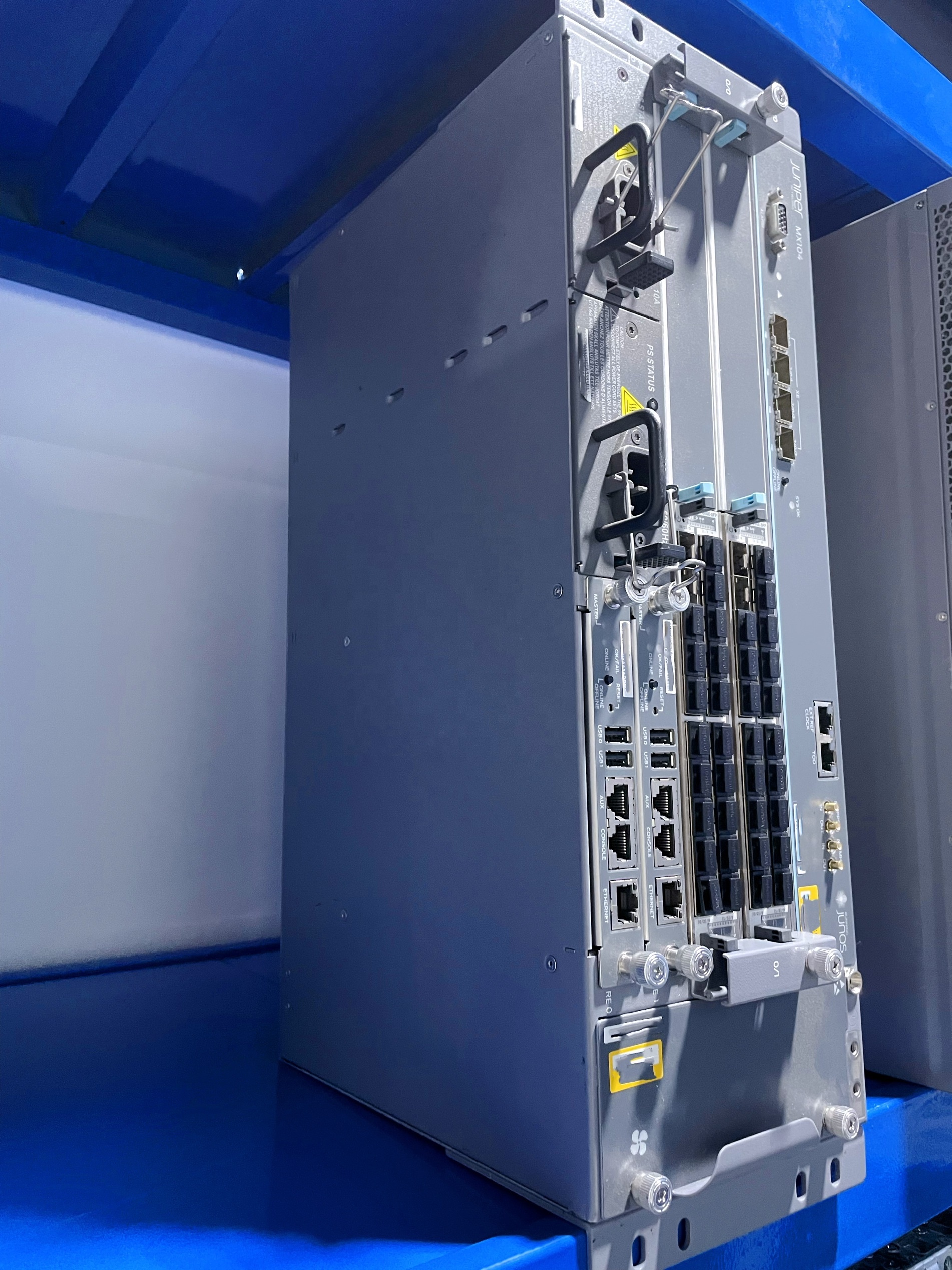 4 LAN Ports MX104 Networks Universal Access and Aggregation Router with WPA Encryption