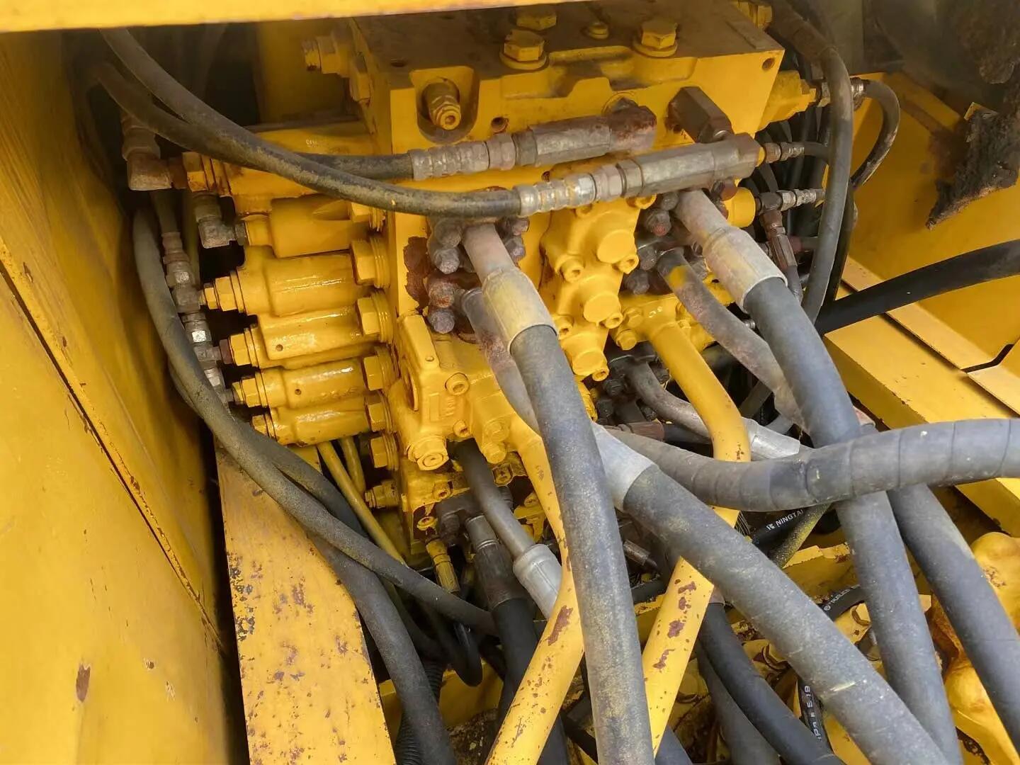 Komatsu PC300 Excavator 1.4 Bucket Capacity 3000 KG Machine Weight Japan Original Used