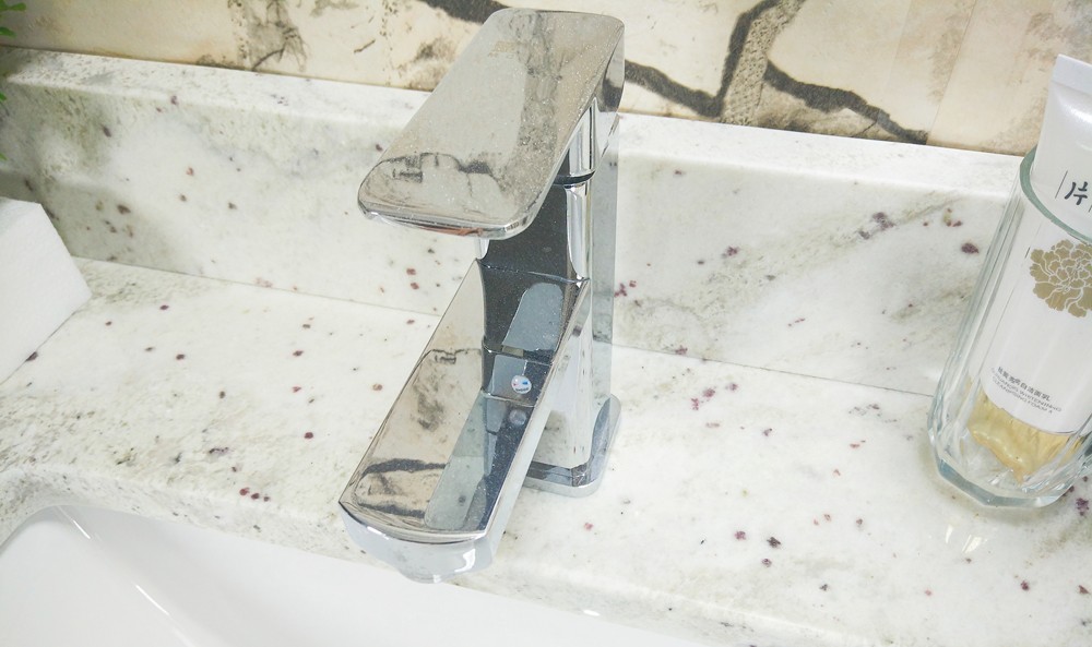 Household / Hotel Man Made Quartz Countertops , Popular Quartz Bathroom Worktops