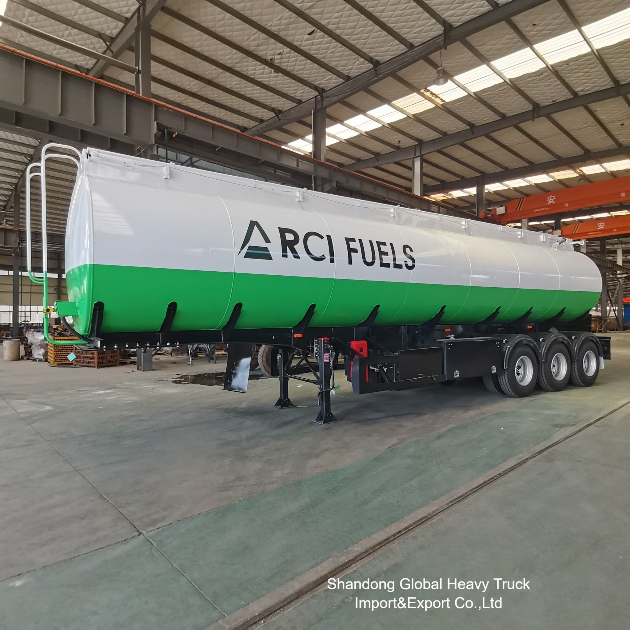 China 3-Axle Fuel Tanker Semi Trailer 50000L Capacity Steel Construction factory