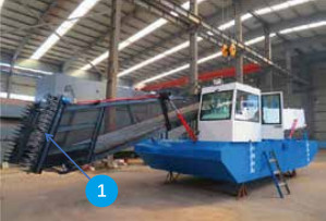 China 4.5m 65KW 2500m3 Trash Skimmer Machines Aquatic Weed Harvesting Boat factory
