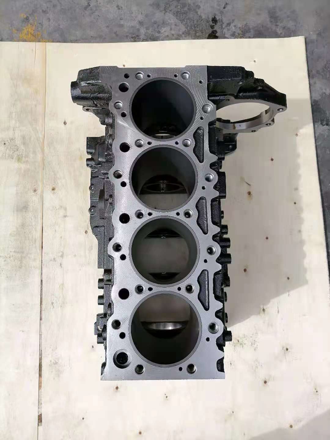 8-98204533-0 8982045330 Excavator Engine Parts 4HK1 4HF1 4HG1 4HE1 Cylinder Block