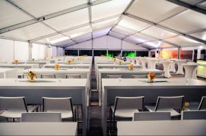 China 1000 People Capacity Wedding Party Outdoor Event Tents Self - Cleaning Ability factory