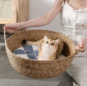 China Natural Handmade Braided Cattail Bamboo Cat Bed With Soft Cushion factory