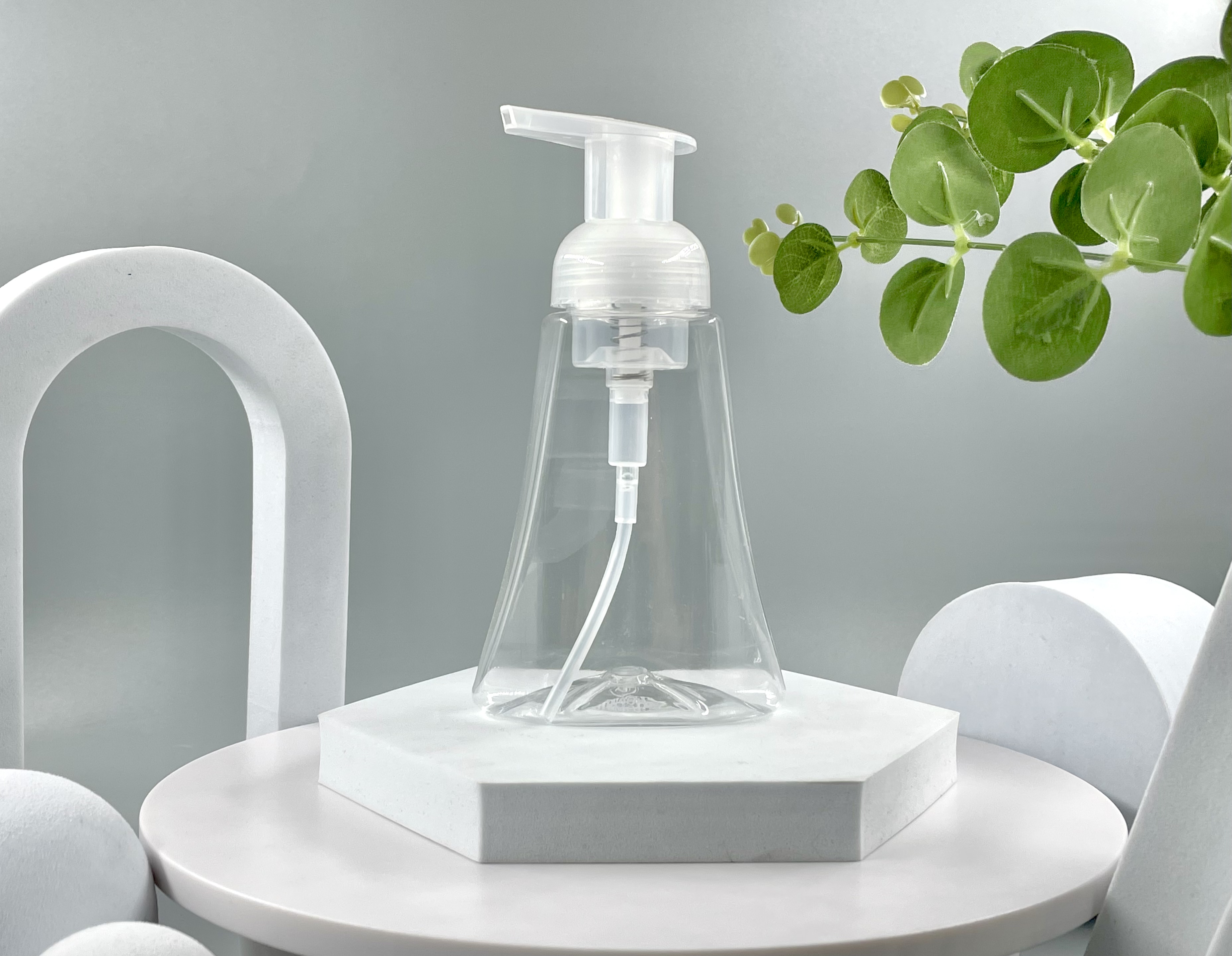 Customized Color 180ml PET Plastic Bottle with Pump Sprayers for Holding Liquid Design