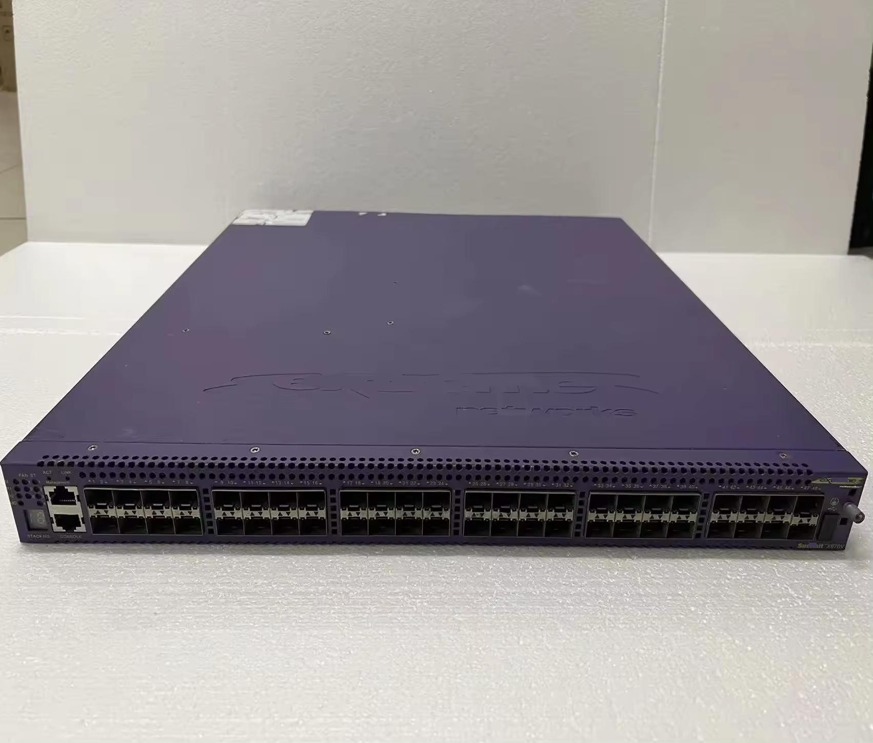 Stock 48 Port Data Switch Networks X670-48X-BF 10GbE SFP Network Switch 17104 X670-48X