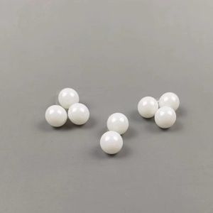 China High Precision Zro2 Zirconia Ceramic Balls High Mechanical Strength on sale