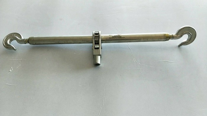China Double Hook Steel Rope Turnbuckle Wire Tightening Tool With 360º Handle Movement factory