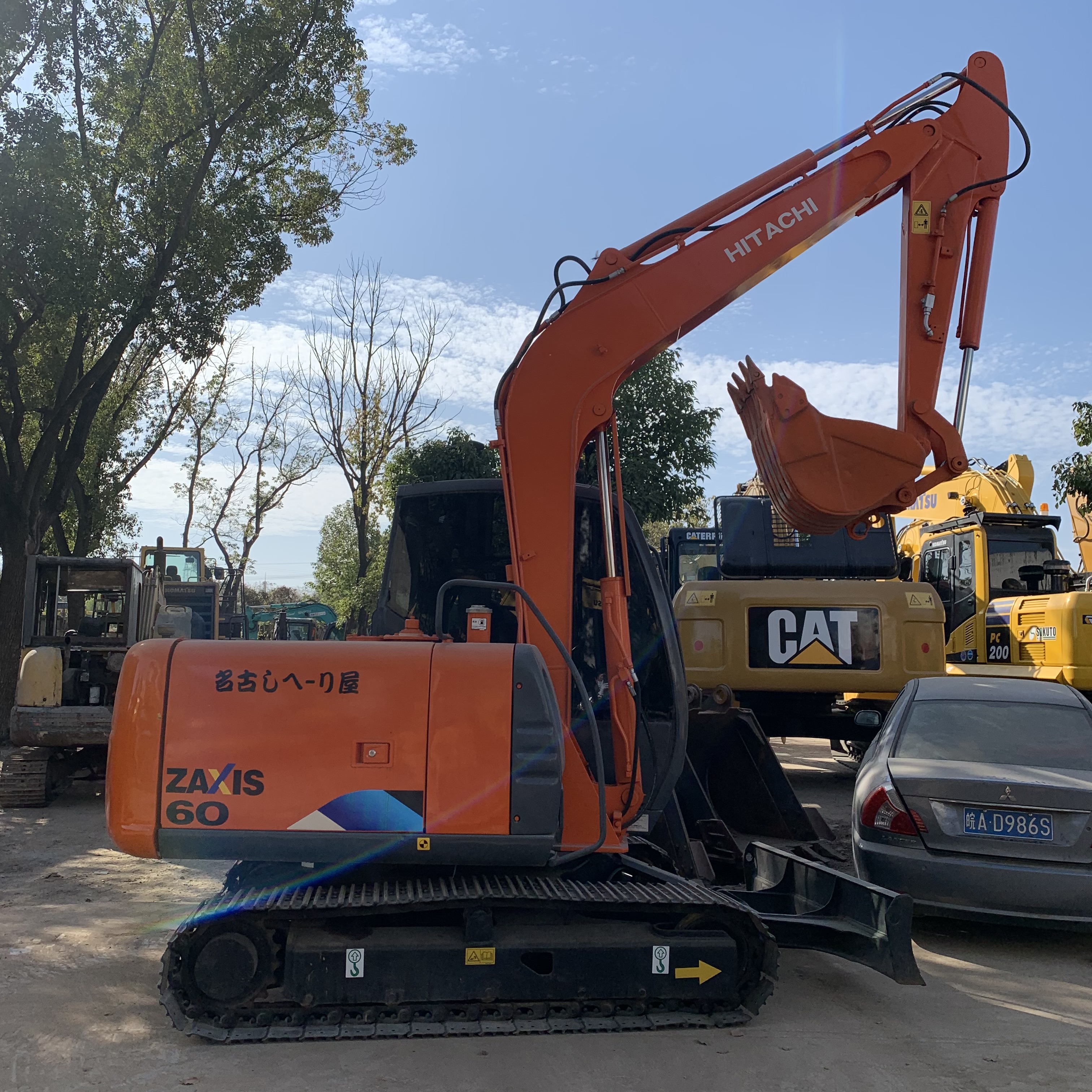 Excavate 6 tons of durable hydraulic tracked Hitachi 60 second-hand excavator, with low price and good excavation perf