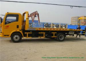 China HOWO Light Duty Flatbed Tow Truck Carrier For Car / SUV Road Recovery 3 - 5 Ton factory