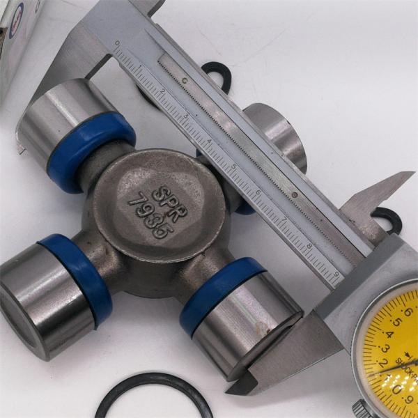 Gut29 Universal Joint Bearing 04371-0K080 20Cr / 20CrMnTi For Nissan Navara D40