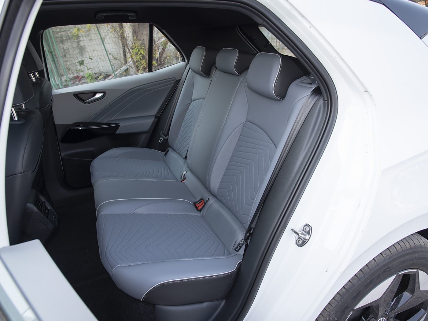 2025 Volkswagen EV ID4 New Model 53.6 KWh Battery Capacity Electric with Sunroof Car for Long-Lasting Performance