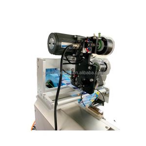 Good quality semi-automatic flat bottle labeling machine packing machine with