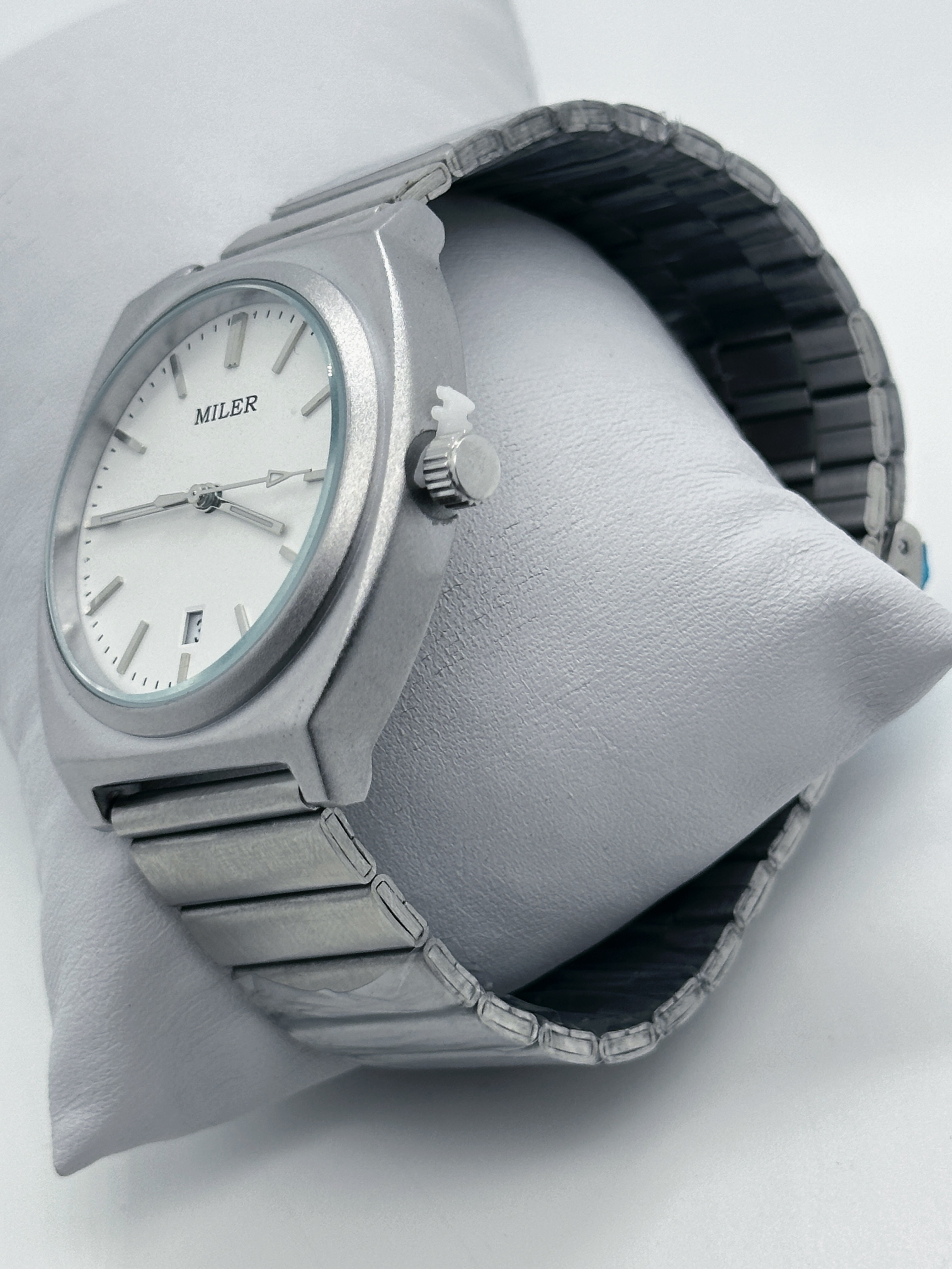 Aqua Resistant Quartz Stainless Steel Men Watch With Analog Display And Luminous Hands