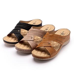 China BS081 Amazon Hot Style Slippers Women European And American 2021 New Cross-Border Large Size Slope With Rhinestone Casua factory