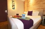 Indonesia hotel manufactuer guestroom leather bed with Chaise sofa and wood wall