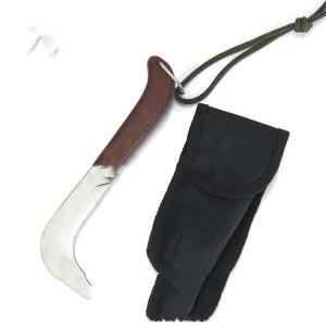 China Professional Steel Harvesting Sickle Garden Tool Oxide Coated Wooden Handle Mini factory